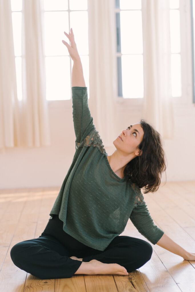 Francesca Aliai profesora de yoga y movimiento consciente en Barcelona